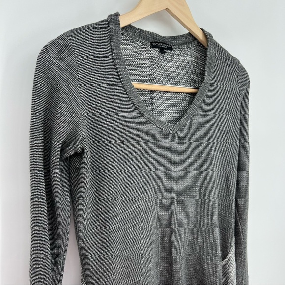 Beyond Yoga Double Faced Hi Low Sweatshirt Grey Size XS - Picture 6 of 11